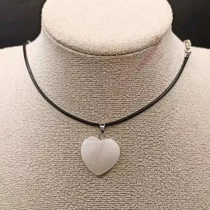 Collier et son pendentif en Quartz Blanc Les Gemmes de l'Ursuya