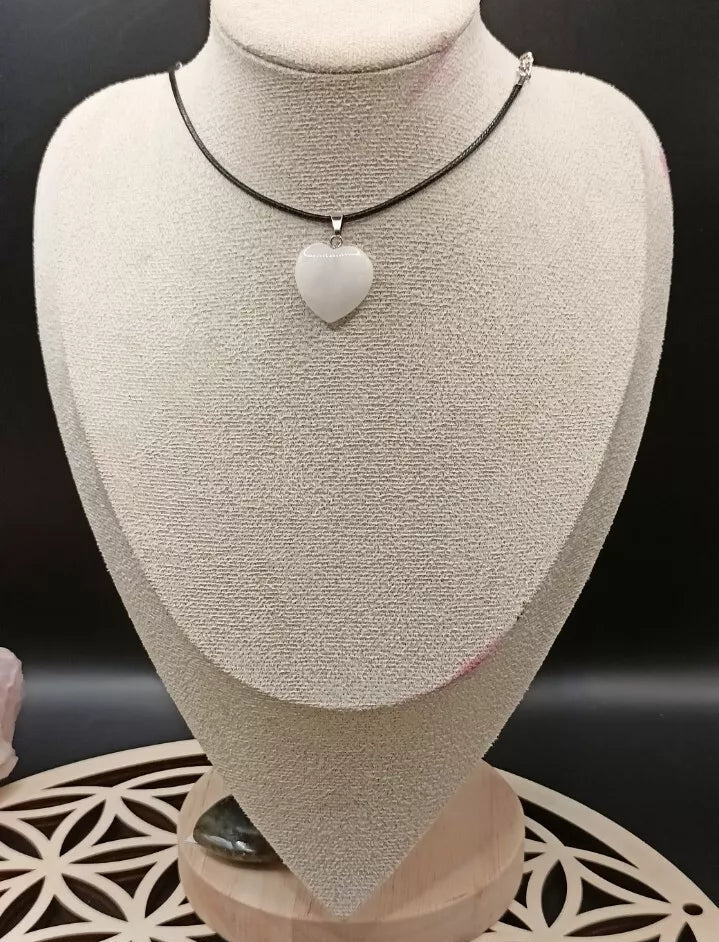 Collier et son pendentif en Quartz Blanc Les Gemmes de l'Ursuya