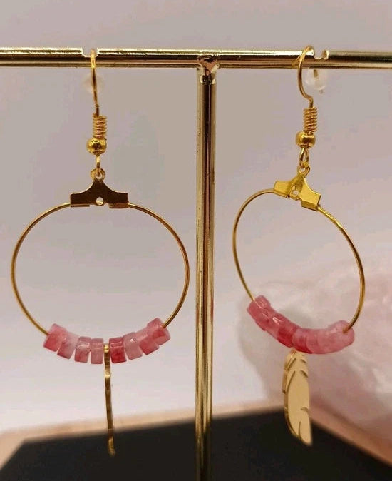Boucles D'oreilles Pierre Naturelle Quartz Rose Plume Dorée Les Gemmes de l'Ursuya