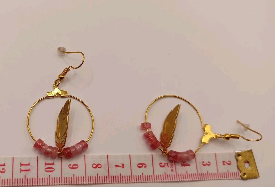 Boucles D'oreilles Pierre Naturelle Quartz Rose Plume Dorée Les Gemmes de l'Ursuya