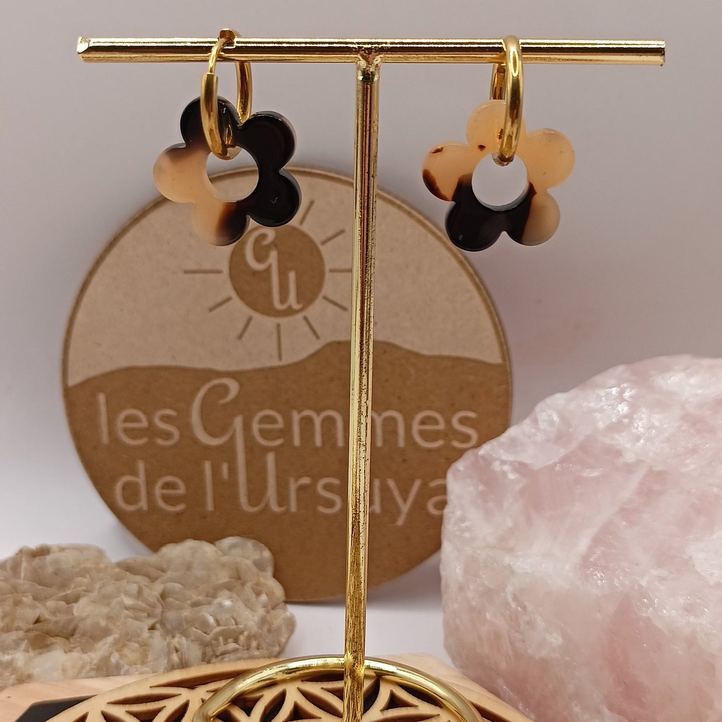 Boucles d'oreilles avec petites fleurs en résine _ Interchangeables Les Gemmes de l'Ursuya