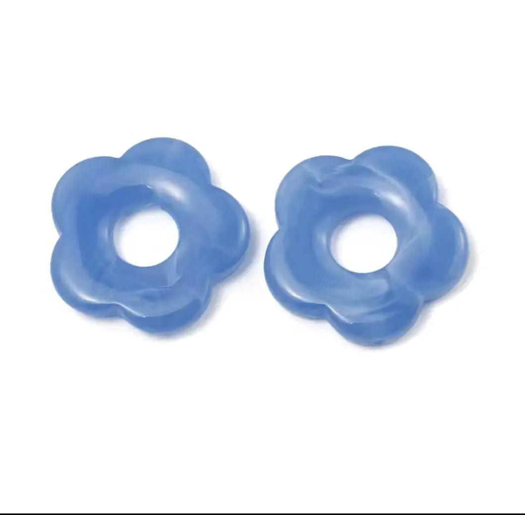 Boucles d'oreille avec grande fleurs en résine _ Interchangeables Les Gemmes de l'Ursuya