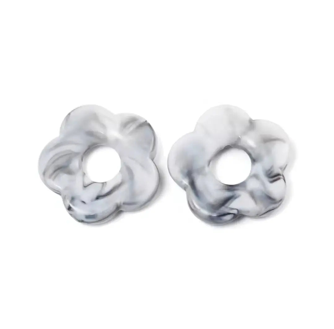 Boucles d'oreille avec grande fleurs en résine _ Interchangeables Les Gemmes de l'Ursuya