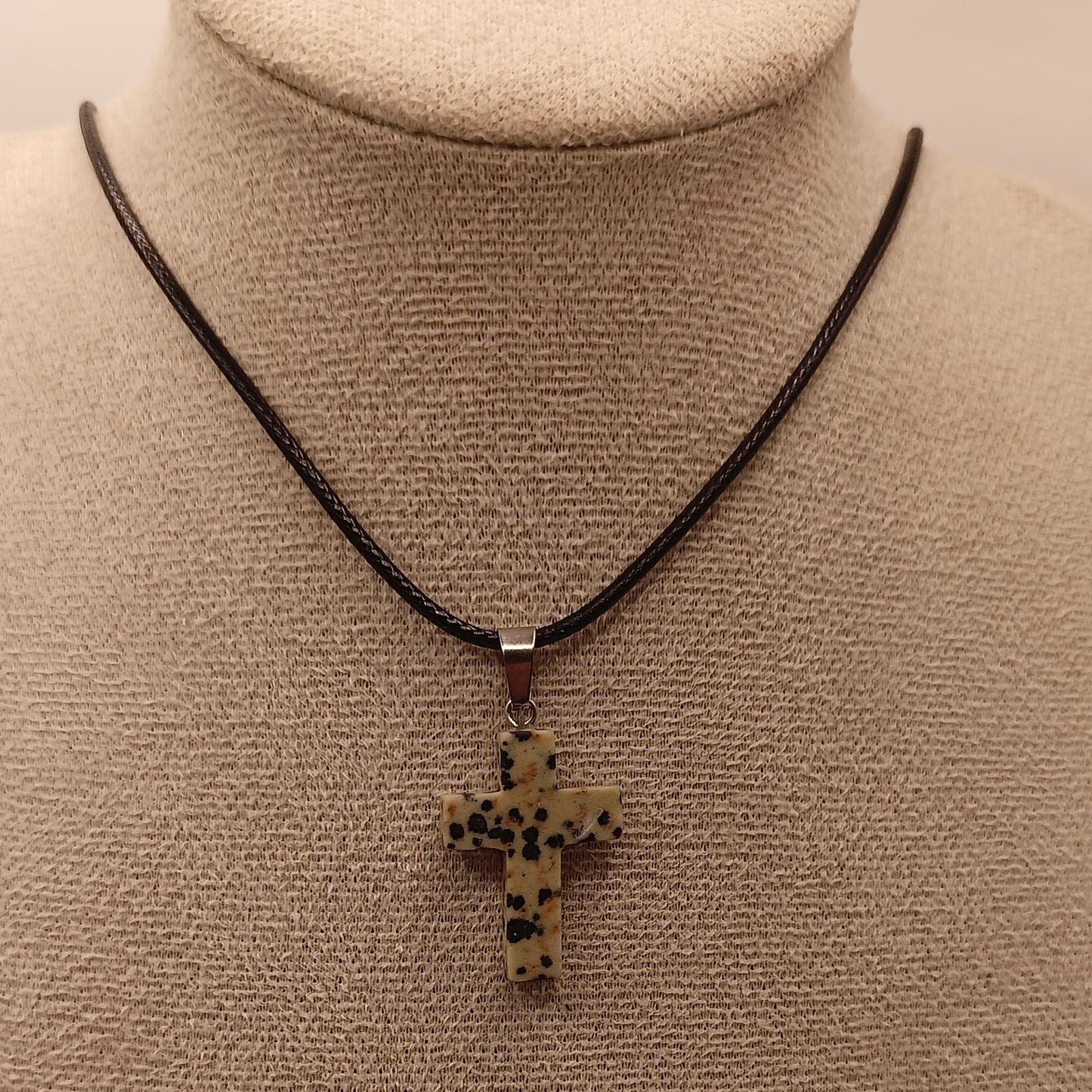 Collier pendentif en Pierre Naturelle Jaspe Dalmatien Croix Catholique