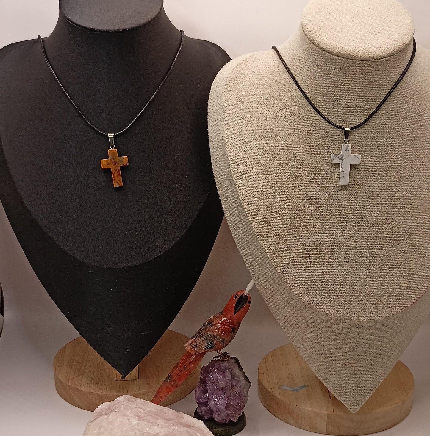 Collier cordon avec pendentif en Pierre Naturelle Holwite blanche Croix Catholique