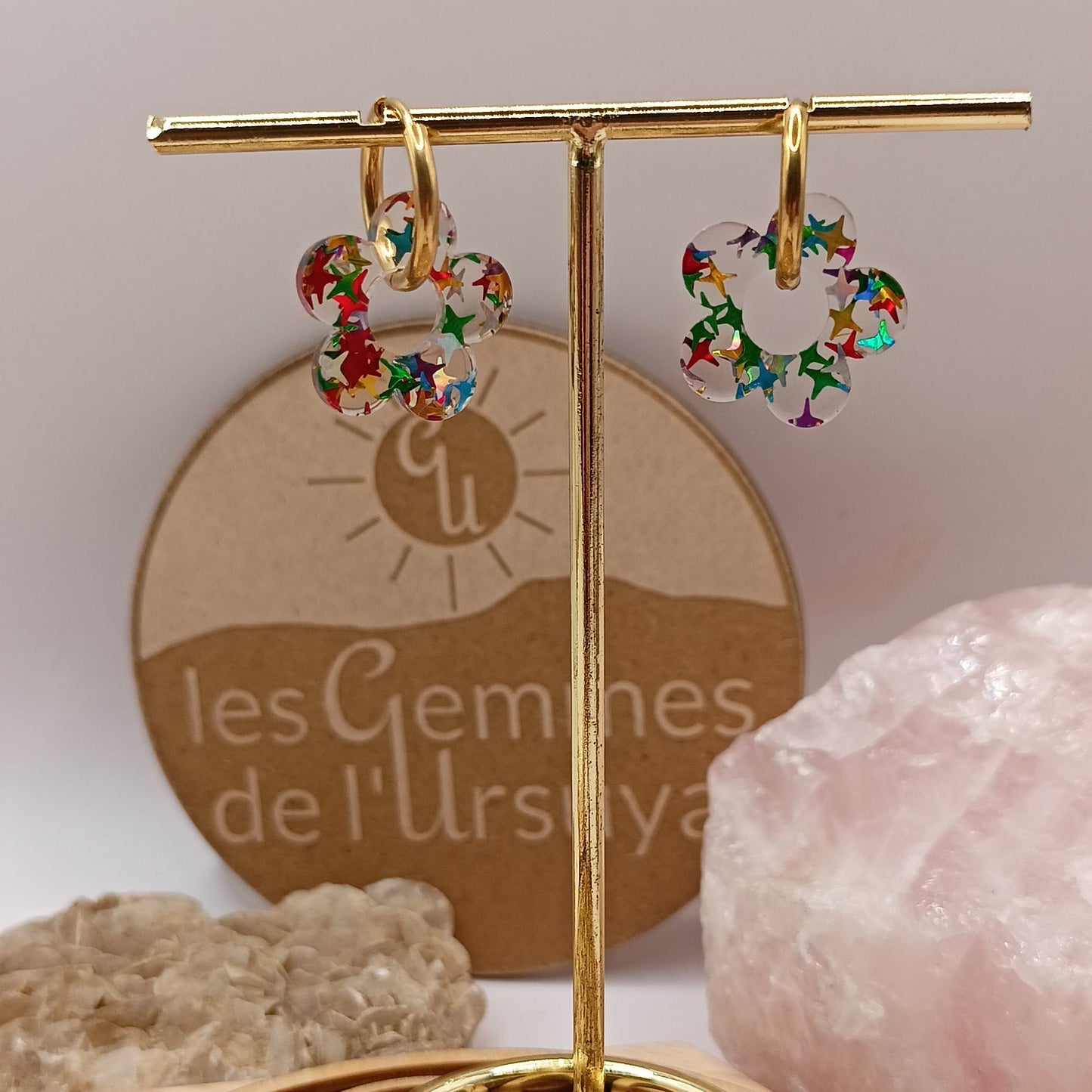 Boucles d'oreilles avec petites fleurs en résine _ Interchangeables Les Gemmes de l'Ursuya
