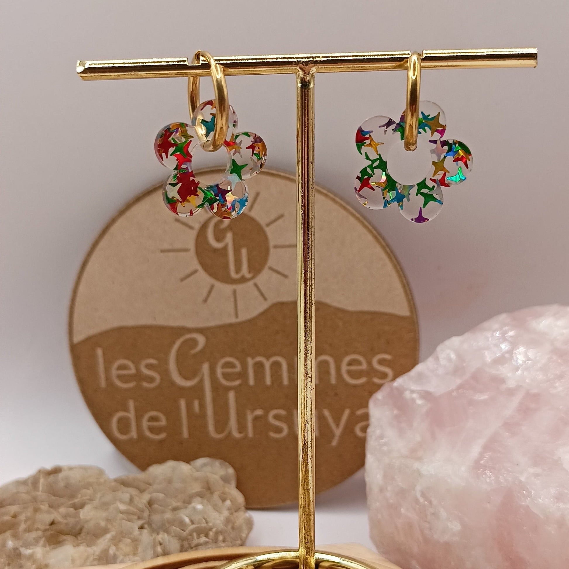 Boucles d'oreilles avec petites fleurs en résine _ Interchangeables Les Gemmes de l'Ursuya