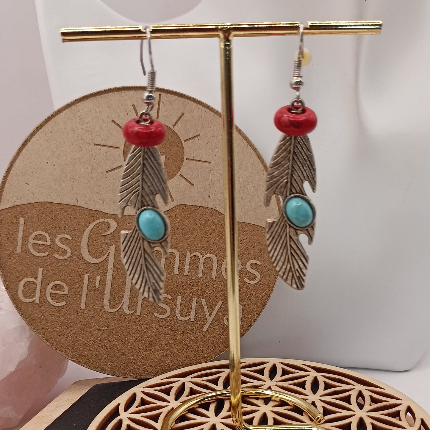 Boucles d’oreilles pendantes en Howlite turquoise & rouge – fermoirs acier ou argent