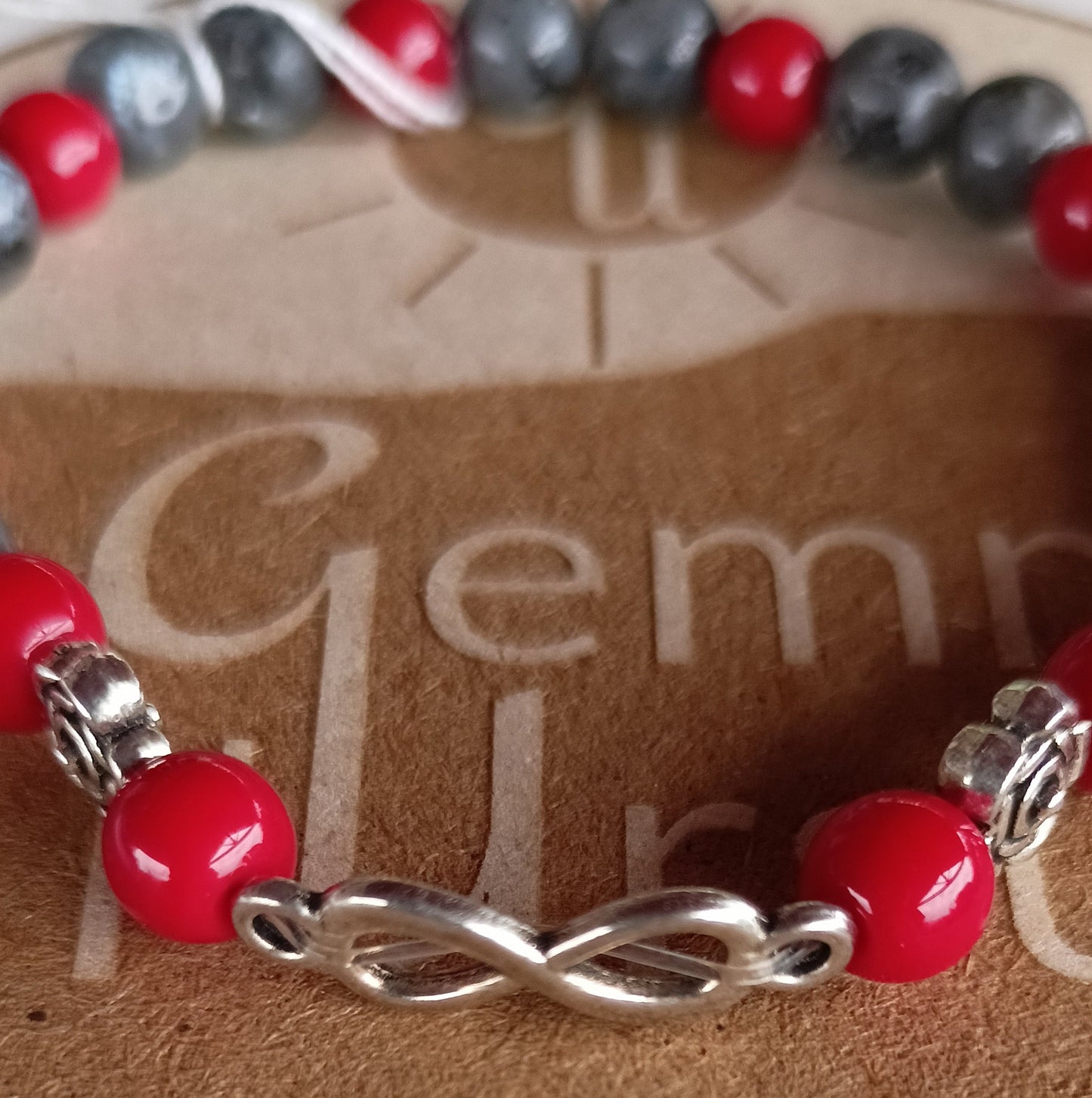 Bracelet en Pierre Naturelle Corail et labradorite grise symbole infini