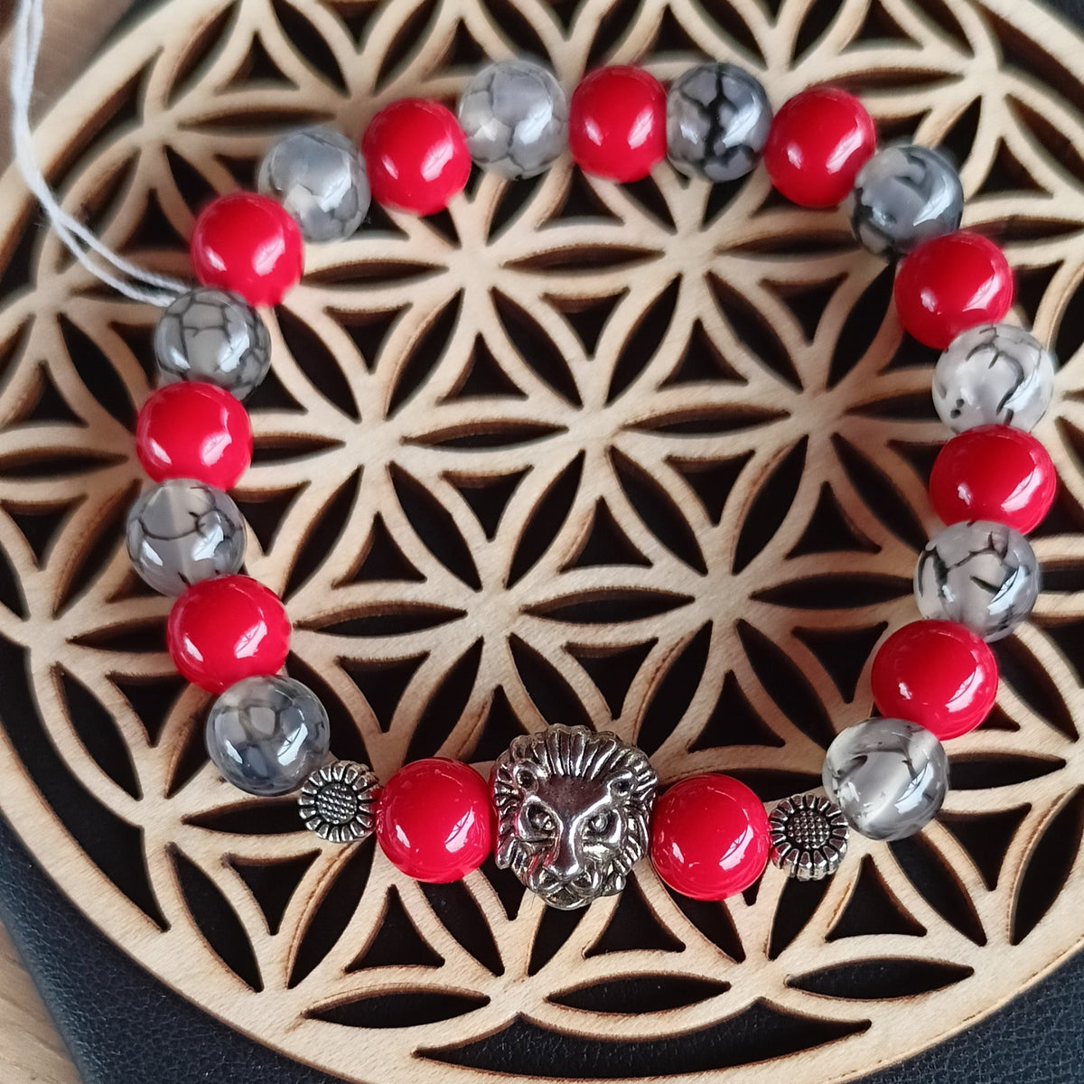 Bracelet en pierre naturelle corail fossile, perles de verre et Lion 🦁