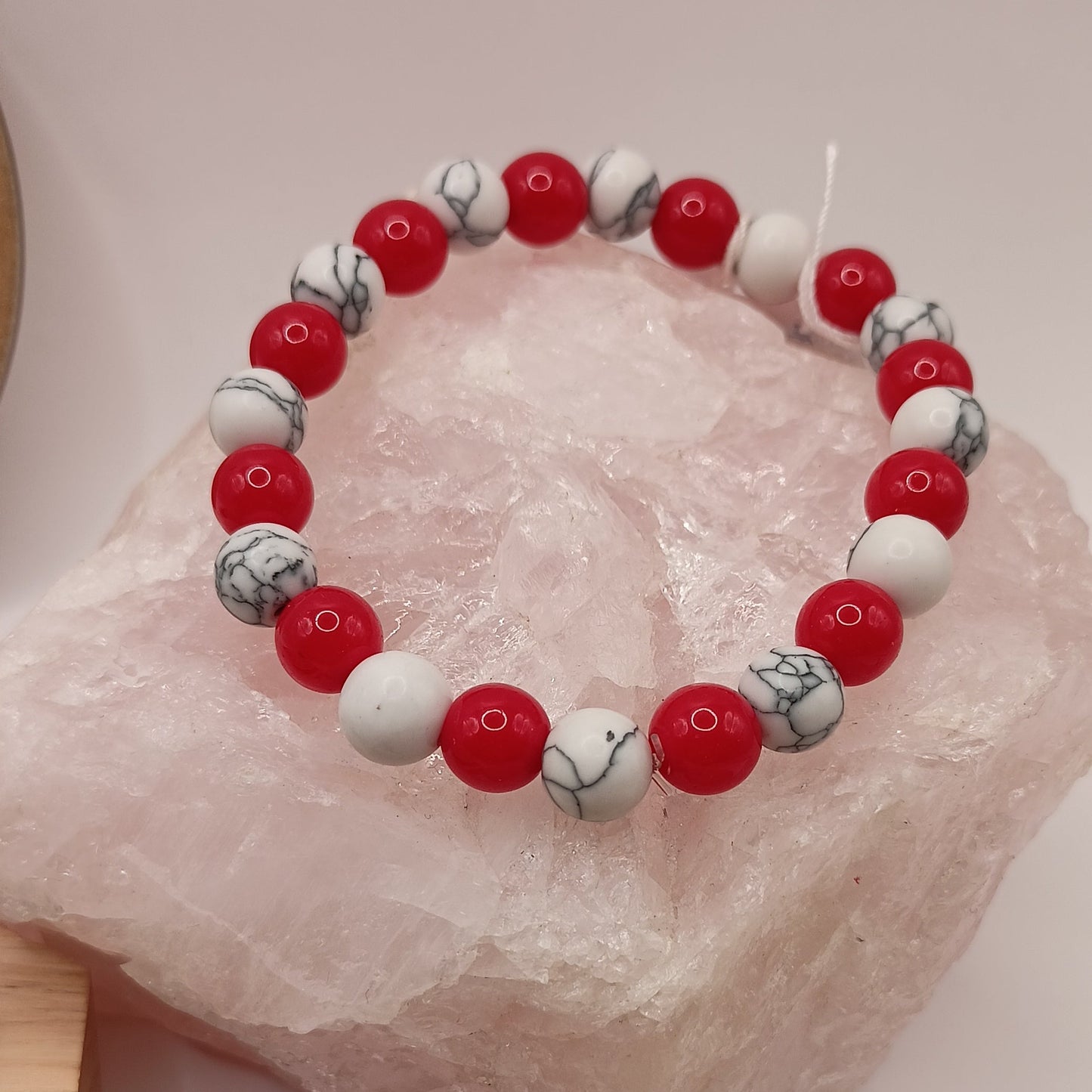 Bracelet pierres naturelles – Corail & Howlite