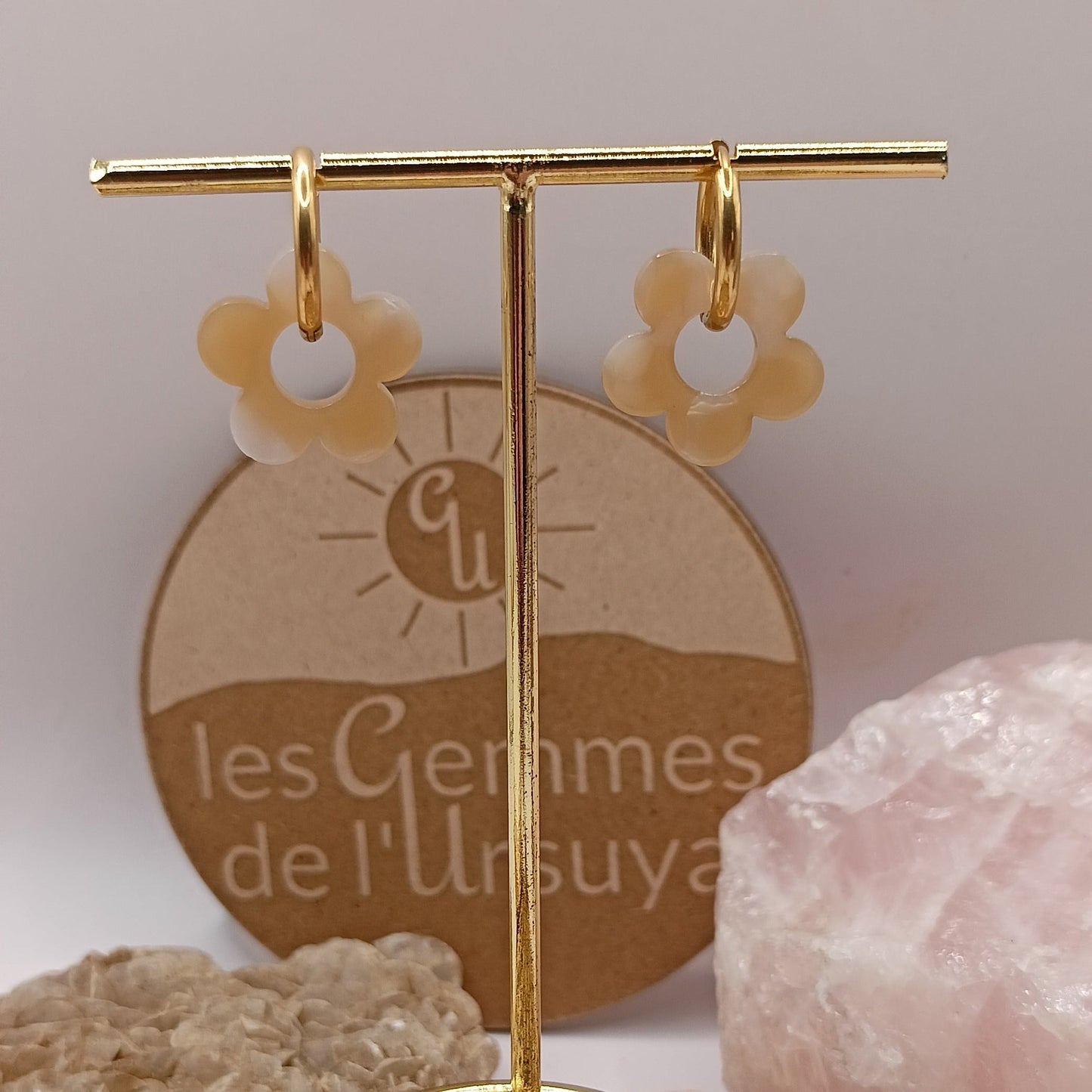 Boucles d'oreilles avec petites fleurs en résine _ Interchangeables Les Gemmes de l'Ursuya