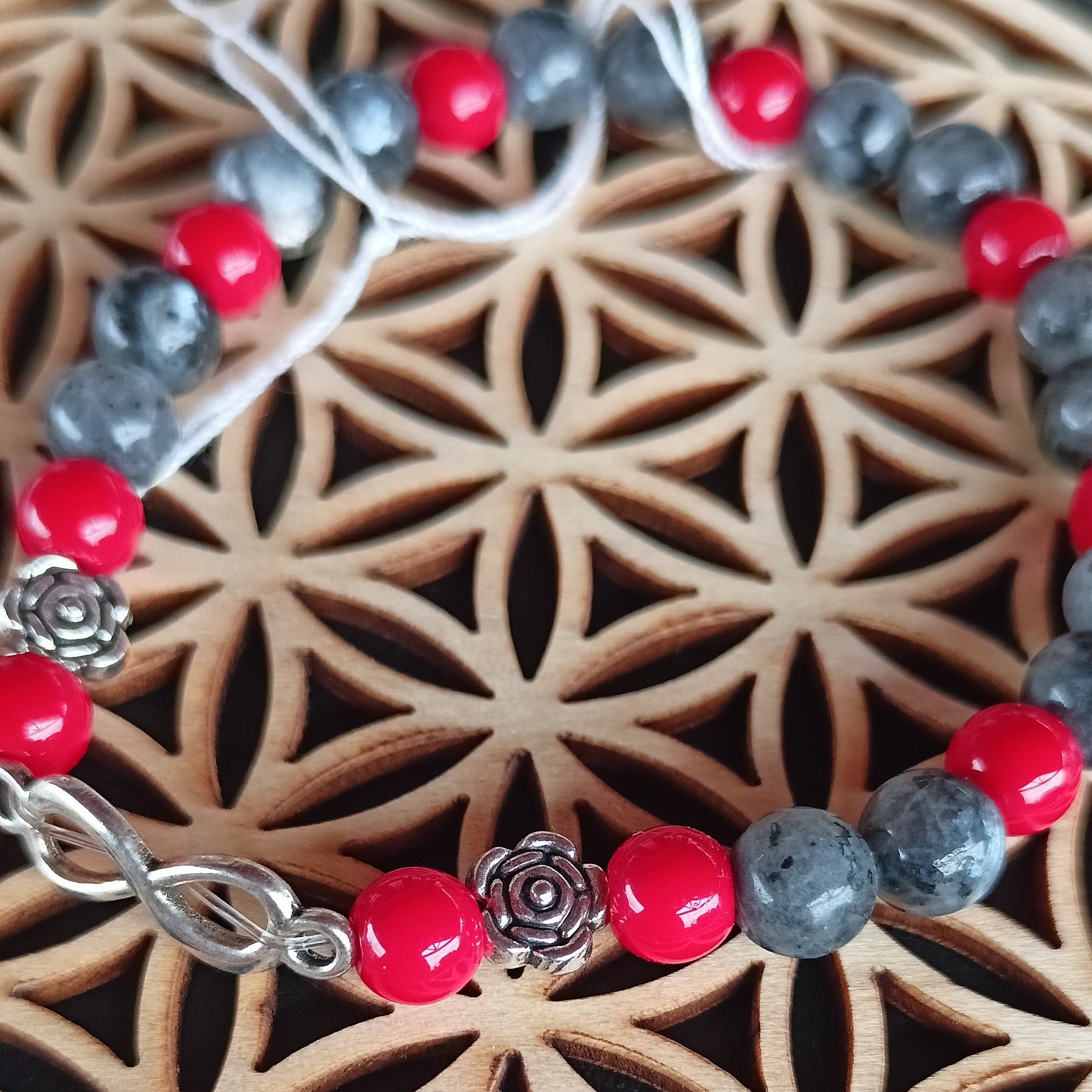 Bracelet en Pierre Naturelle Corail et labradorite grise symbole infini