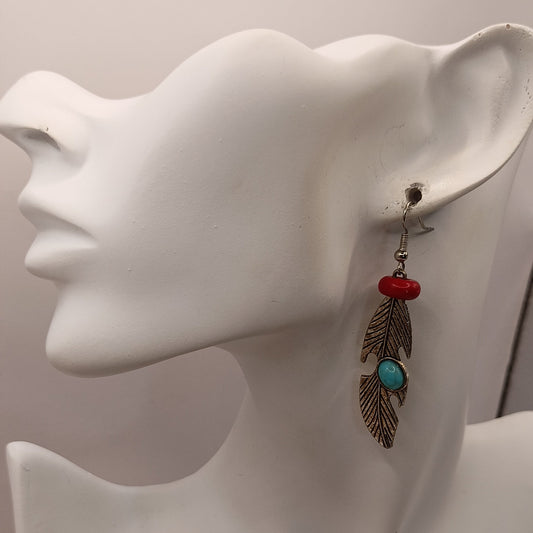 Boucles d’oreilles pendantes en Howlite turquoise & rouge – fermoirs acier ou argent