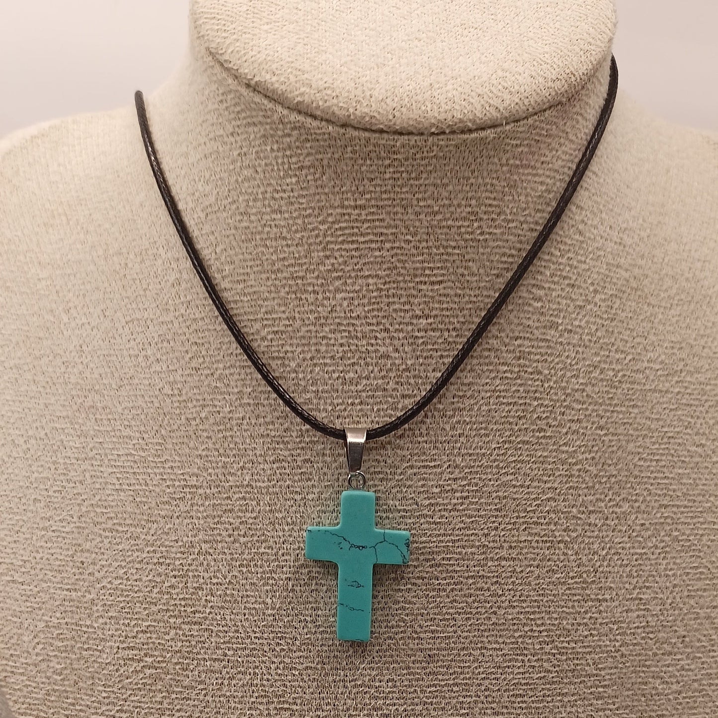 Collier cordon avec pendentif en Pierre Naturelle Holwite Turquoise Croix Catholique