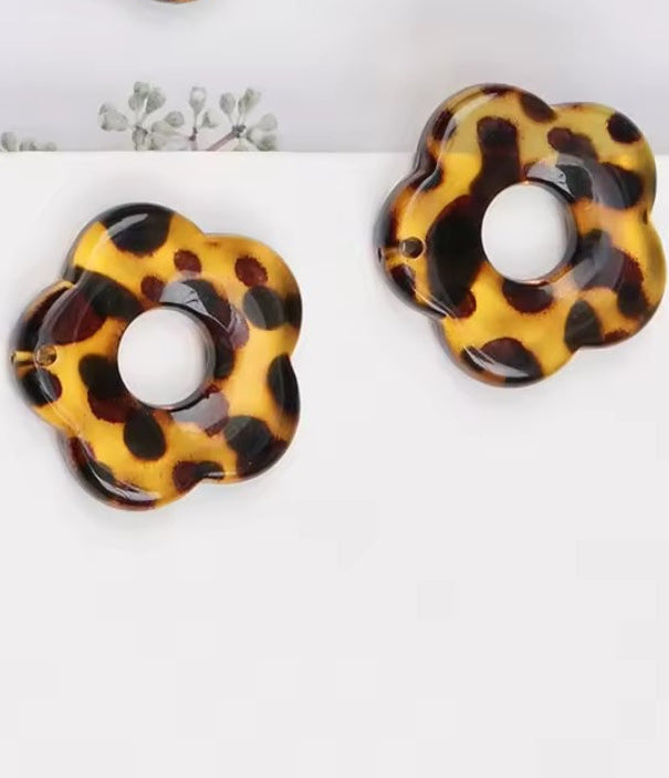 Boucles d'oreille avec grande fleurs en résine _ Interchangeables Les Gemmes de l'Ursuya