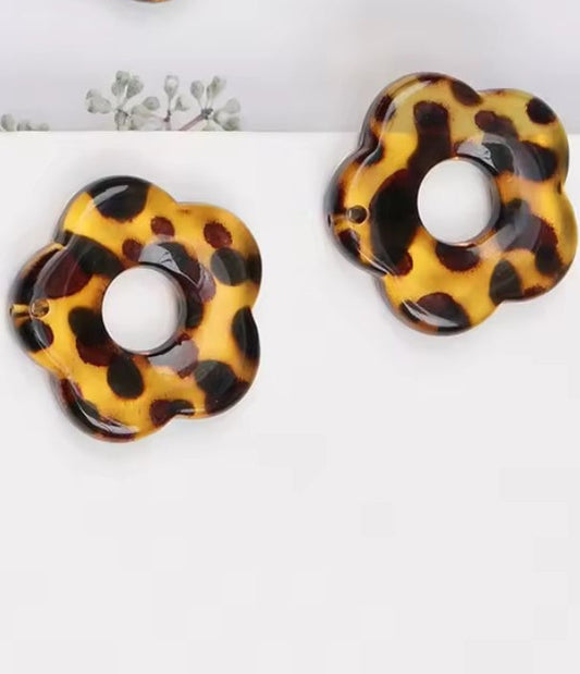 Boucles d'oreille avec grande fleurs en résine _ Interchangeables Les Gemmes de l'Ursuya