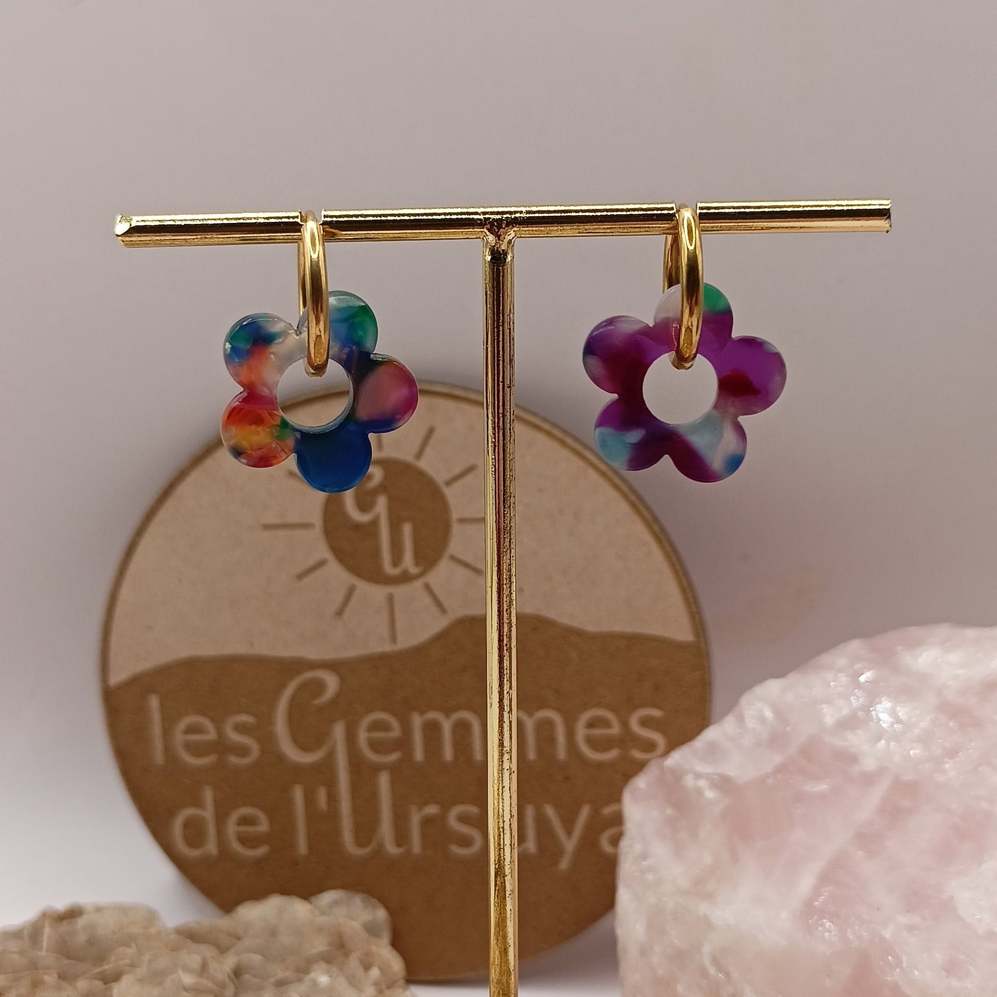 Boucles d'oreilles avec petites fleurs en résine _ Interchangeables Les Gemmes de l'Ursuya