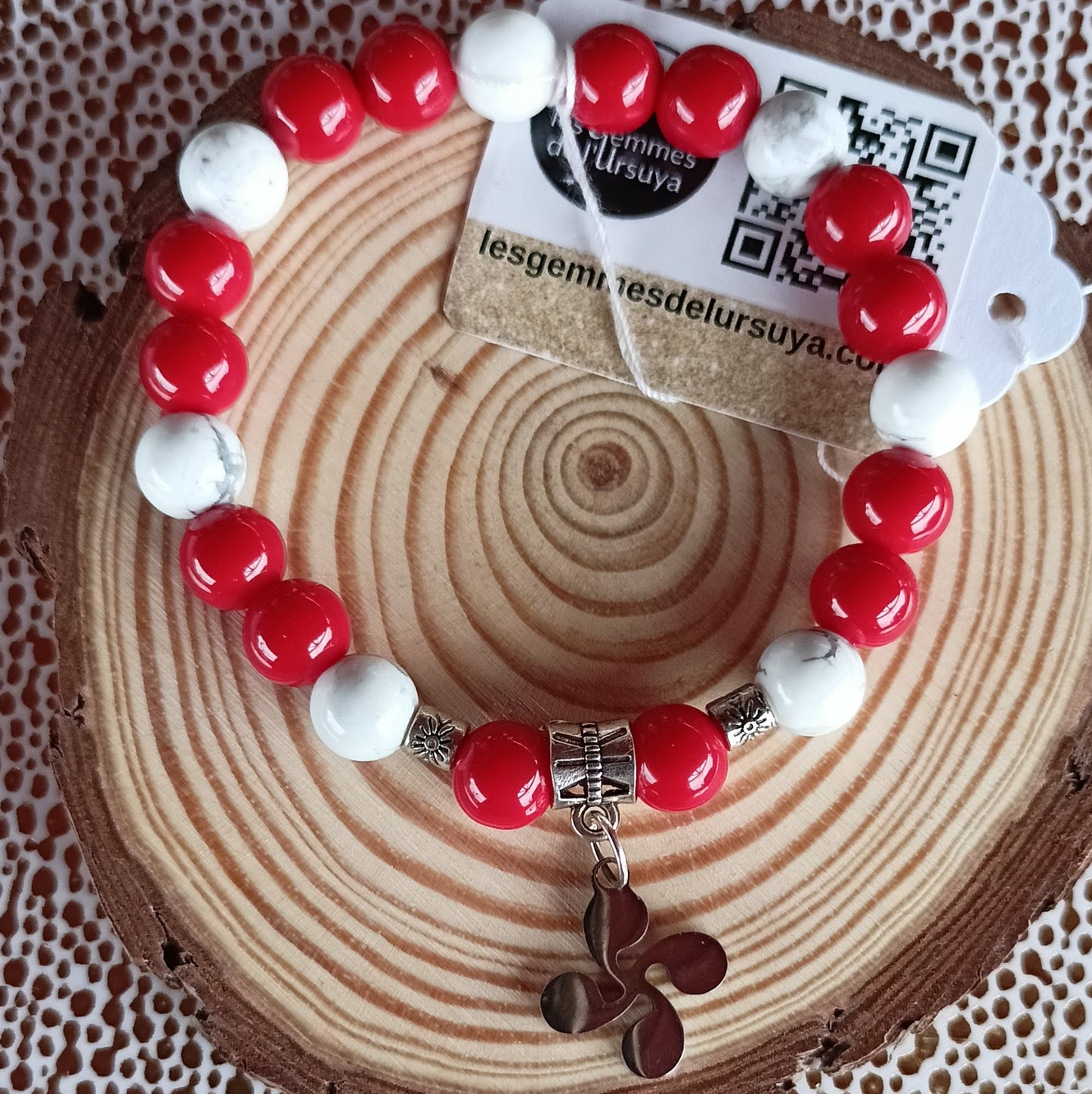 Bracelet pierres naturelles – Corail & Howlite Croix basque
