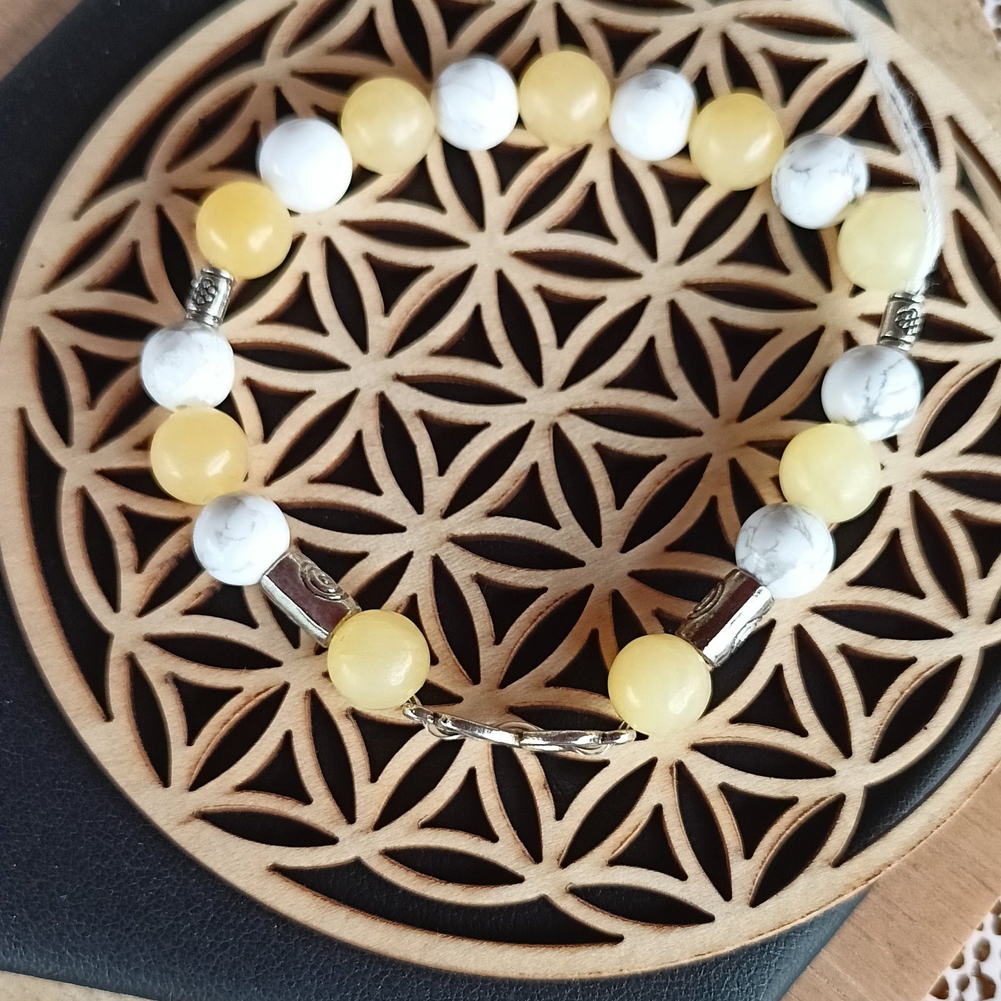 Bracelet en Pierre Naturelle jade citron et holwite symbole infini