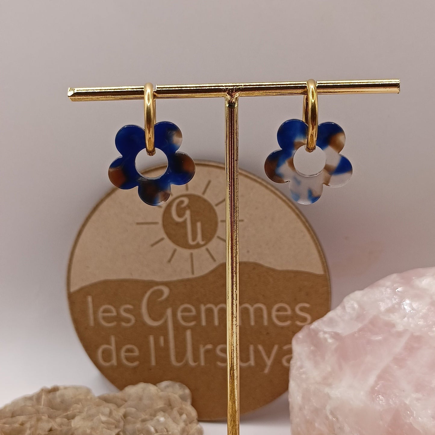 Boucles d'oreilles avec petites fleurs en résine _ Interchangeables Les Gemmes de l'Ursuya