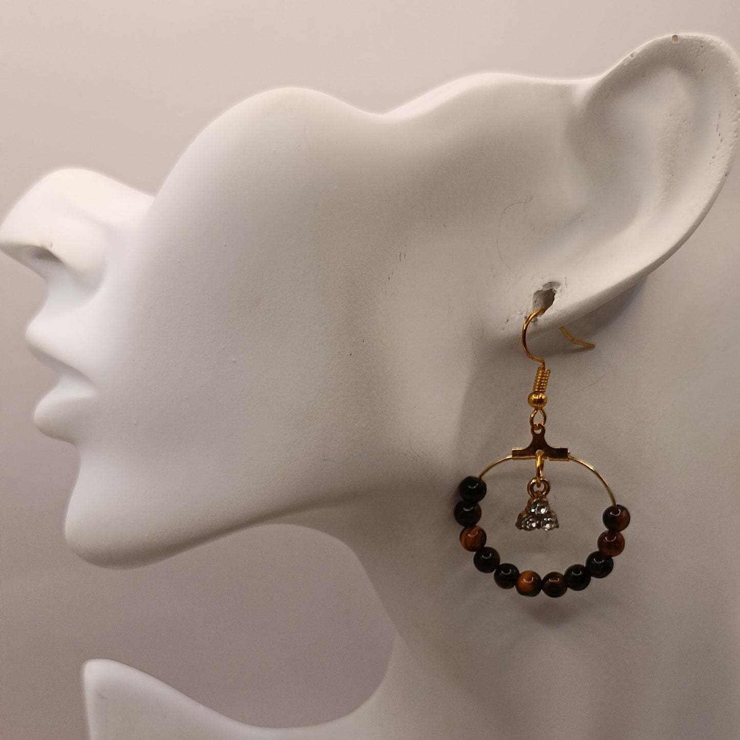 Boucles d’oreilles œil de tigre dorée et strass – Acier Inoxydable | Les Gemmes de l’Ursuya