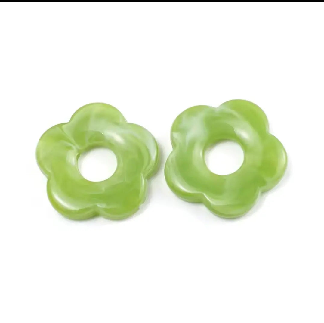Boucles d'oreille avec grande fleurs en résine _ Interchangeables Les Gemmes de l'Ursuya