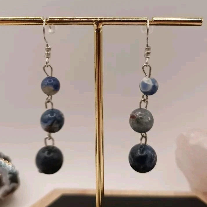 Boucles d’oreilles pendantes en Sodalite bleu – 3 pierres naturelles + choix acier inoxydable ou argent Les Gemmes de l'Ursuya