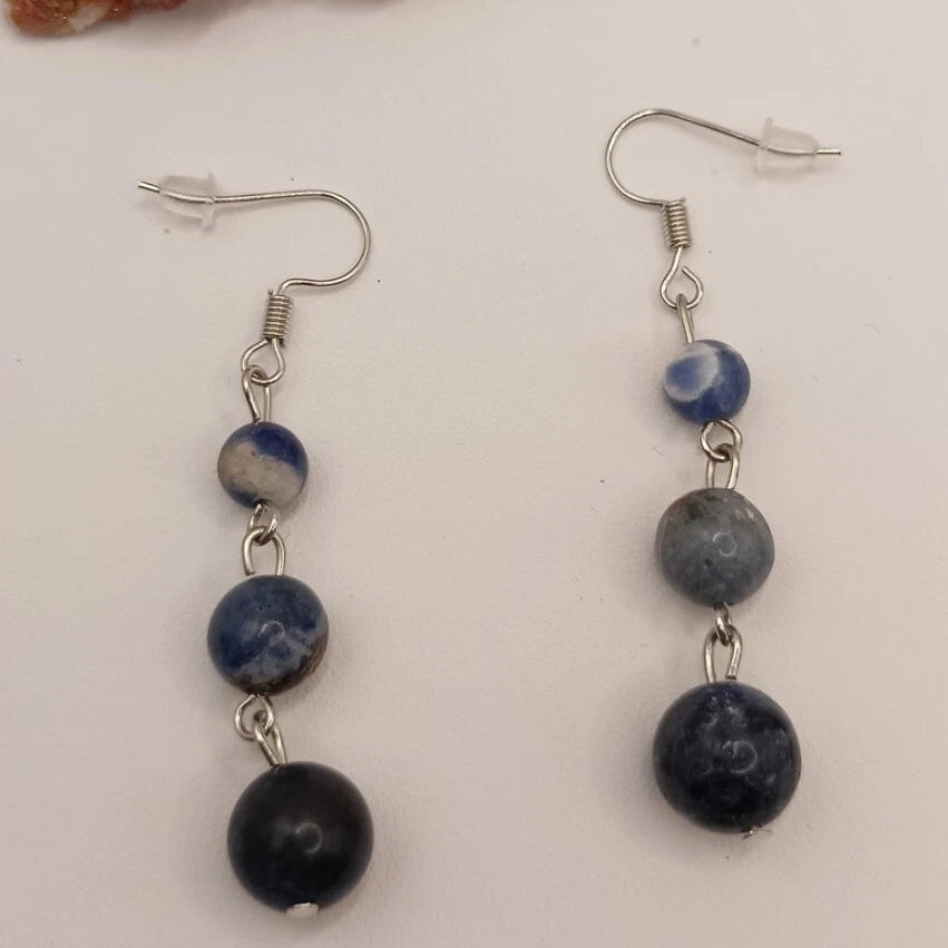 Boucles d’oreilles pendantes en Sodalite bleu – 3 pierres naturelles + choix acier inoxydable ou argent Les Gemmes de l'Ursuya