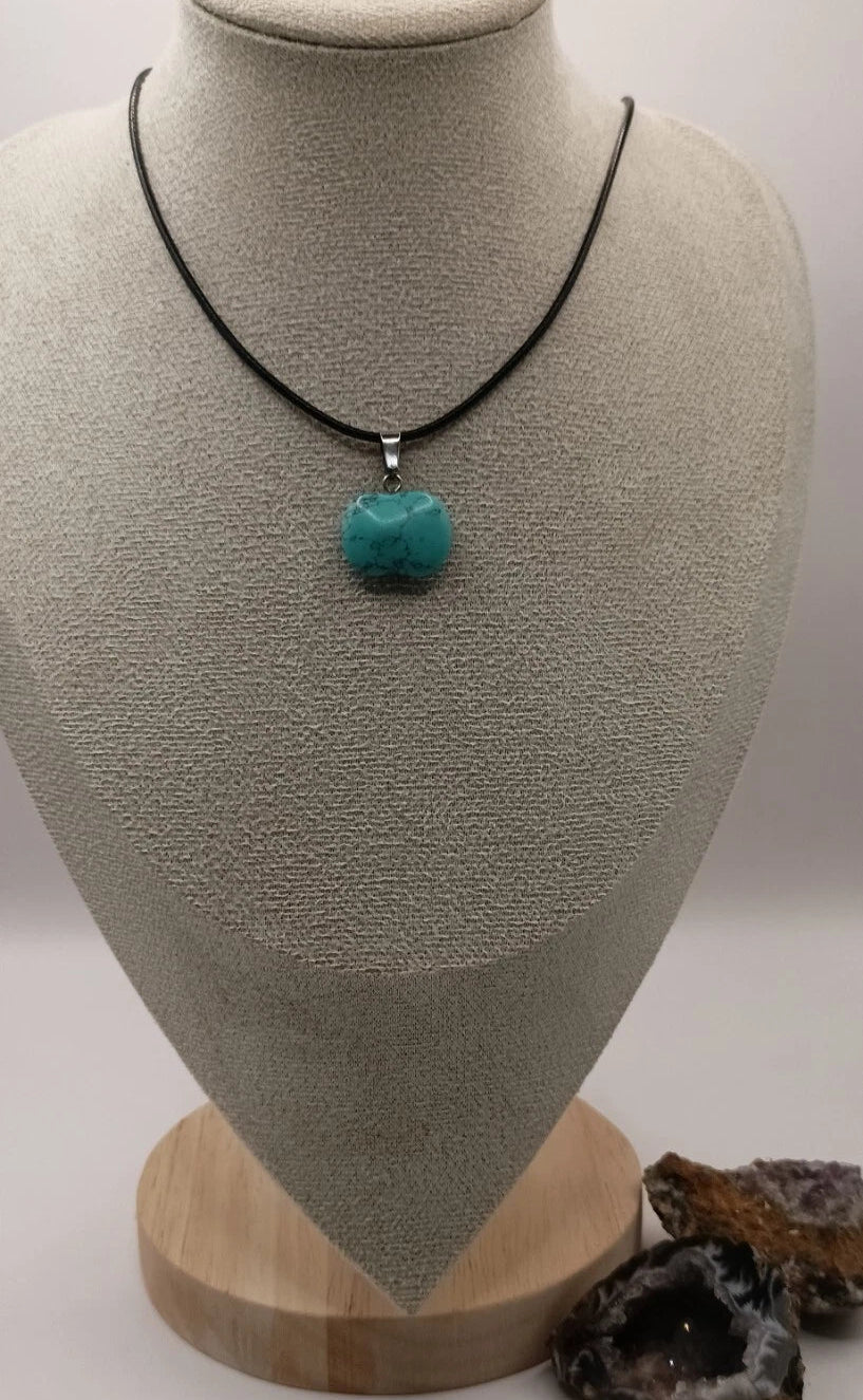 Collier cordon avec pendentif en Pierre Naturelle Holwite Turquoise, noire, rouge