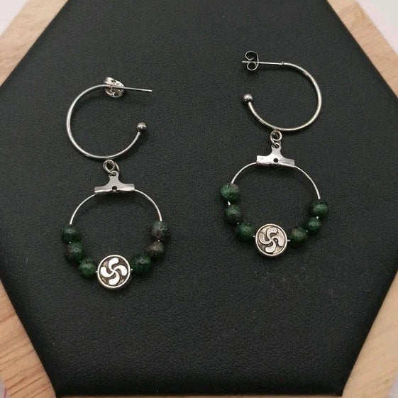 Boucles D'oreilles Fermoirs Argenté Et Zoisite Verte Naturelle Lauburu Basque Les Gemmes de l'Ursuya